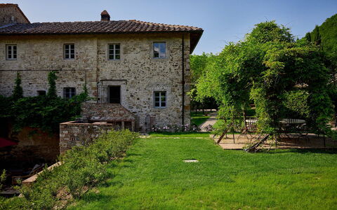 Villa Dell'abate: Planta, Cielo, Propiedad, Ventana, Edificio, El Terreno Del Lote, Cabaña, Árbol, Casa, Hierba