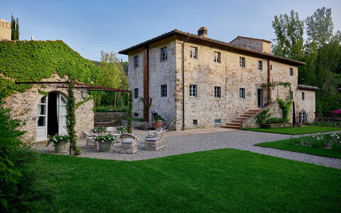 Villa Dell'abate: Planta, Cielo, Edificio, Propiedad, Ventana, Casa, El Terreno Del Lote, Hierba, Árbol, Paisaje
