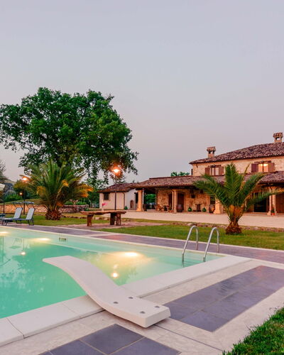 Villa Pagannoni: Agua, Cielo, Planta, Edificio, Árbol, Piscina, Mueble Para Exteriores, Arquitectura, Arecales, Barrio Residencial