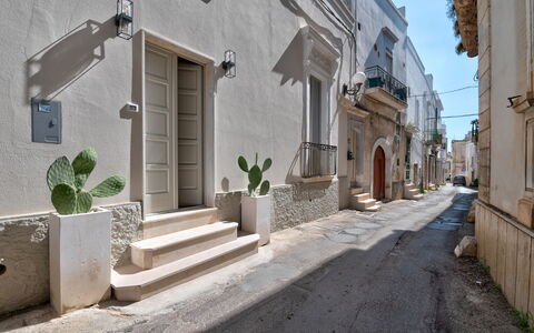 Dimora Cocchi: Edificio, Planta, Ventana, Azur, Cielo, Superficie De La Carretera, Maceta, Casa, Barrio, Planta De Casa