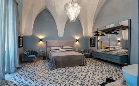 Dimora Cocchi: Mueble, Edificio, Comodidad, Azul, Decoración, Mesa, Encendiendo, Diseño De Interiores, Marco De La Cama, Cajón