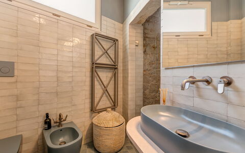 Dimora Cocchi: Arreglo De Tubería, Propiedad, Bañera, Grifo, Producto, Baño, Madera, Diseño De Interiores, Encendiendo, Arquitectura