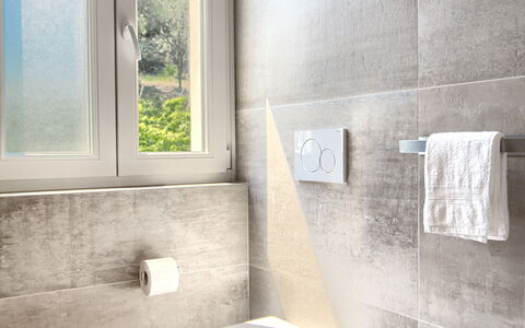 La Casa Dei Glicini - Levanto: Arreglo De Tubería, Grifo, Lavabo, Lavabo Del Baño, Ventana, Baño, Encendiendo, Diseño De Interiores, Madera