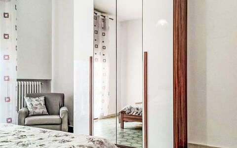 Patrizia: Madera, Mueble, Diseño De Interiores, Piso, Casa, Habitación, Suelo, Habitación, Gabinetes, Cama