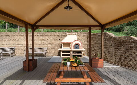 Casa Serra: Propiedad, Mueble, Edificio, Mesa, Madera, Sombra, Diseño De Interiores, Mueble Para Exteriores, Paisaje, Techo