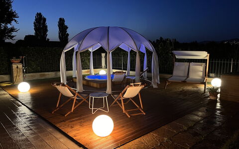 Villa Castelnuovo: Cielo, Mueble, Edificio, Ligero, Mesa, Encendiendo, Mueble Para Exteriores, Sombra, Silla, Tienda