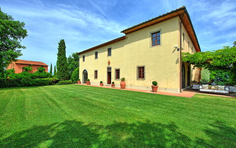 Villa Marliana: Nube, Planta, Cielo, Edificio, Árbol, Verde, Ventana, Paisaje Natural, Arquitectura, El Terreno Del Lote