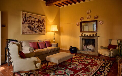 Villa Marliana: Mueble, Diseño De Interiores, Piso, Pared, Suelo, Habitación, Sofá, Madera, Sala, Techo