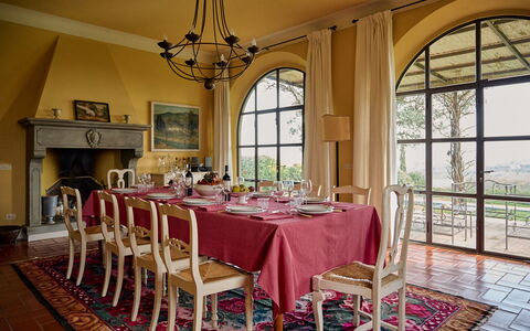 Villa Marliana: Mueble, Diseño De Interiores, Silla, Mesa, Comedor, Cocina Y Comedor Mesa, Madera, Piso, Techo, Habitación