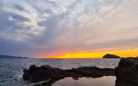 Argentarola House, Porto Santo Stefano, Seaview An: Azul, Agua, Horizonte, Cuerpo De Agua, Los Recursos Hídricos, Klippe, Puesta De Sol, Oscuridad, Resplandor Crepuscular, Dom