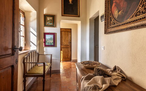 Monticchiello Apartment With Garden, Wifi, Pienza,: Marco, Mueble, Propiedad, Mesa, Edificio, Madera, Diseño De Interiores, Arquitectura, Suelo, Silla
