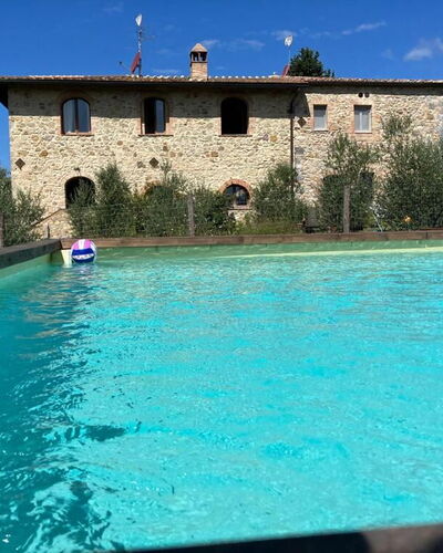 Alice - Podere Ribatti - Casole D'elsa, Toscana: Agua, Edificio, Cielo, Planta, Piscina, Naturaleza, Árbol, Ocio, Casa, Nube