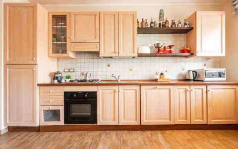 Rifugio a Tisiddu: Marrón, Gabinetes, Mostrador, Propiedad, Cocina, Estufa De Cocina, Madera, Electrodoméstico, Aparato De Cocina, Piso