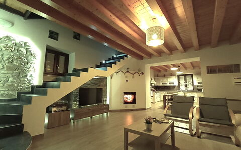 Casa Santa Venera: Mesa, Madera, Diseño De Interiores, Suelo, Planta De Casa, Piso, Salón, Edificio, Madera Dura, Techo