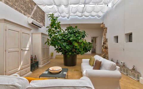 Masseria Isaia: Propiedad, Edificio, Mueble, Planta, Comodidad, Planta De Casa, Diseño De Interiores, Sala, Madera, Mesa