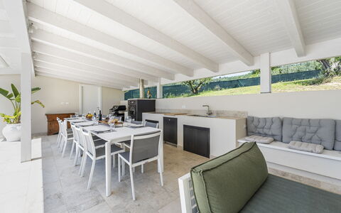 Villa Aso: Mueble, Mesa, Planta, Sombra, Edificio, Planta De Casa, Piso, Silla, Suelo, Sofá