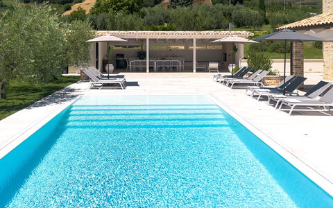 Villa Aso: Piscina, Mueble Para Exteriores, Recurso, Material Compuesto, Eco Hotel, Sunlounger, Sombra, Thermae, Paisajismo, Silla