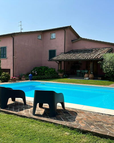 Villa Carsuga: Planta, Cielo, Propiedad, Agua, Edificio, Azur, Árbol, Sombra, Mueble Para Exteriores, Piscina