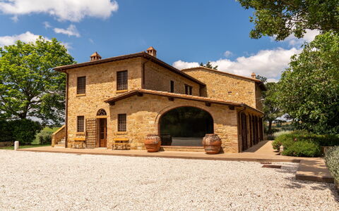 Villa Bartolomeo: Nube, Planta, Cielo, Edificio, Ventana, Árbol, Puerta, Casa, Superficie De La Carretera, Tintes Y Sombras