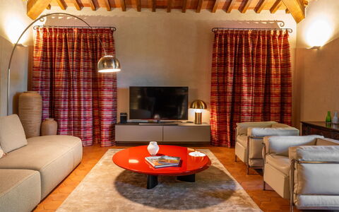 Villa Bartolomeo: Mueble, Propiedad, Mesa, Edificio, Sofá, Comodidad, Decoración, Naranja, Madera, Sala