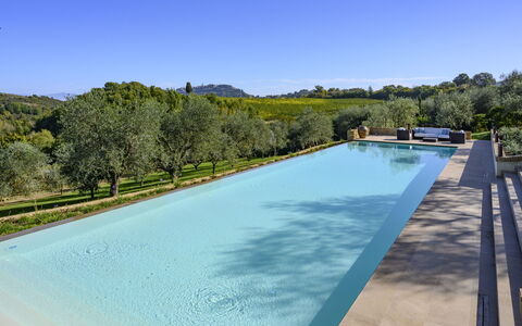 Villa Bartolomeo: Agua, Cielo, Planta, Piscina, Naturaleza, Árbol, Sombra, Cuerpo De Agua, Paisaje Natural, Rectángulo