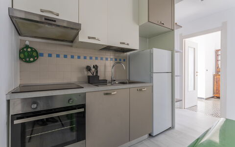 A Due Passi da Camogli 2, Seaview, Wifi: Gabinetes, Edificio, Aparato De Cocina, Estufa De Cocina, Mostrador, Cocina, Electrodoméstico, Estufa, Diseño De Interiores, Estufa