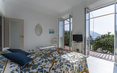 A Due Passi da Camogli 2, Seaview, Wifi: Edificio, Propiedad, Mueble, Planta, Azur, Comodidad, Madera, Textil, Diseño De Interiores, Casa