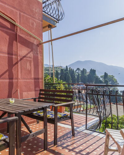 A Due Passi da Camogli, Seaview with Terrace, Wifi: Cielo, Mesa, Propiedad, Edificio, Planta, Madera, Agua, Árbol, Sombra, Mueble Para Exteriores