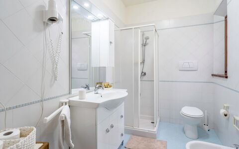La Vecchia Fornace La Piastra Apartments - Abetone: Espejo, Grifo, Arreglo De Tubería, Propiedad, Lavabo, Baño, Púrpura, Lavabo Del Baño, Diseño De Interiores