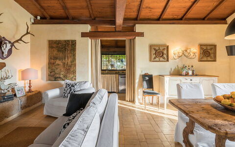 Casale Delle Papere, Pool, Romantic Holiday In Nep: Mueble, Mesa, Madera, Marco, Diseño De Interiores, Encendiendo, Sala, Suelo, Piso, Madera Dura