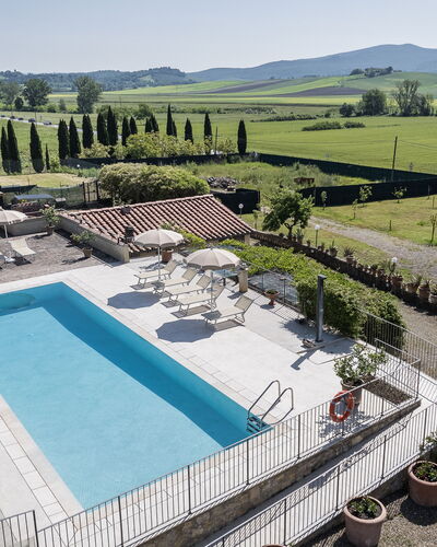 Anilde, Holiday Home with Pool, Wifi, Tuscany: Cielo, Propiedad, Planta, Piscina, Agua, Edificio, Árbol, Ocio, Diseño Urbano, Bienes Raíces