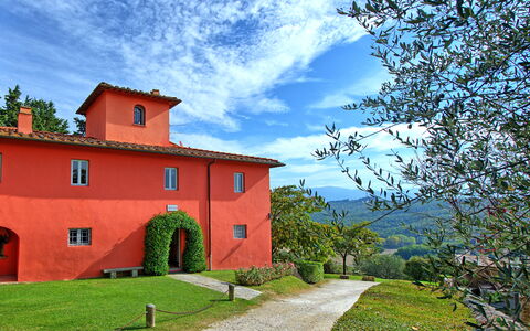 Villa Cona: Nube, Cielo, Planta, Edificio, Ventana, Naturaleza, Árbol, Paisaje Natural, El Terreno Del Lote, Cabaña