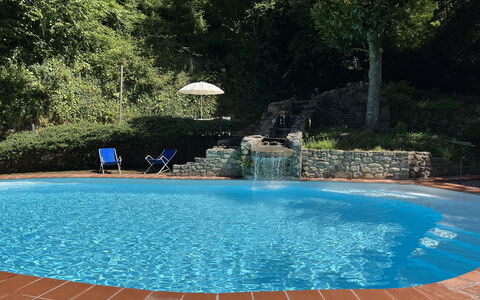Molin Barletta, Private Pool, Nature - Marliana, T: Azul, Piscina, Agua, Material Compuesto, Recurso, Ocio, Fuente De Agua, Sombra, Mueble Para Exteriores, Eco Hotel