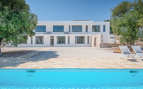 Casa Di Veronica: Propiedad, Edificio, Agua, Planta, Ventana, Cielo, Puerta, Azur, Sombra, Árbol