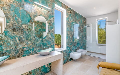 Casa Di Veronica: Espejo, Arreglo De Tubería, Propiedad, Grifo, Bañera, Verde, Azur, Azul, Baño, Púrpura