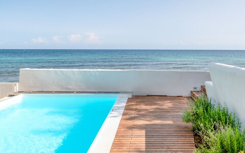 Villa Clementina: Agua, Cielo, Propiedad, Planta, Azur, Rectángulo, Sombra, Piscina, Ocio