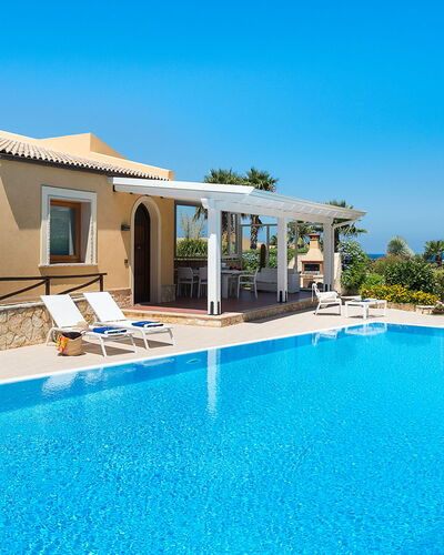 Villa Cornino - Custonaci, Sicilia: Agua, Cielo, Propiedad, Planta, Piscina, Azur, Edificio, Árbol, Sombra, Ocio