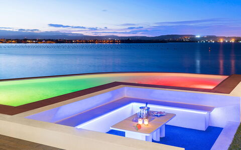 Villa Maddalena - Siracusa, Sicilia: Agua, Cielo, Nube, Azul, Ligero, Azur, Mueble Para Exteriores, Cuerpo De Agua, Diseño De Interiores, Piscina