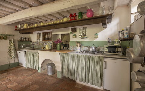 La Casa Dei Limoni, Camaiore, Pet Friendly, Wifi: Cocina, Mueble, Madera, Piso, Diseño De Interiores, Mostrador, Aparato De Cocina, Casa, Gabinetes, Suelo