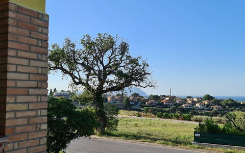 Il Colle Sul Mare Holiday Home: Cielo, Planta, Edificio, Superficie De La Carretera, Árbol, Vegetación, El Terreno Del Lote, Hierba, Barrio, Barrio Residencial