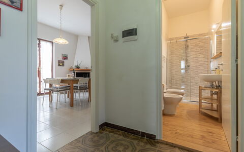 Il Colle Sul Mare Holiday Home: Propiedad, Diseño De Interiores, Madera, Piso, Suelo, Edificio, Puerta, Arreglo De Tubería, Comodidad