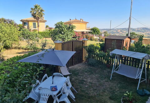 Il Colle Sul Mare Holiday Home: Cielo, Planta, Propiedad, Edificio, Árbol, Sombra, Mueble Para Exteriores, Biome, Diseño Urbano, Hierba