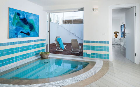 Casa Mareblu - Marina Di Modica, Sicilia: Agua, Propiedad, Piscina, Azul, Azur, Sofá, Diseño De Interiores, Piso, Suelo, Sala