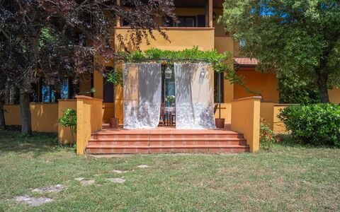 Tenuta De Paoli - Chianni, Pool, Wifi, Privacy, To: Planta, Edificio, Puerta, Árbol, Escalera, Hierba, Barrio Residencial, Paisaje, Ventana, Ocio