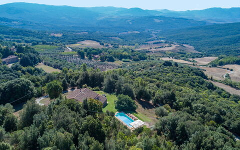 Villa Belvedere: Cielo, Planta De La Comunidad, Planta, Montaña, Azur, Paisaje Natural, Árbol, Tierras Altas, El Terreno Del Lote, Pradera