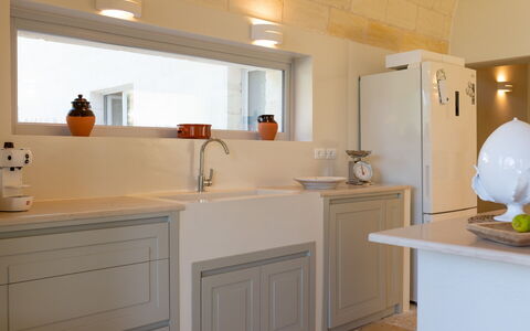 Tenuta Palù: Gabinetes, Propiedad, Mostrador, Cocina, Grifo, Lavabo, Madera, Encendiendo, Diseño De Interiores, Piso