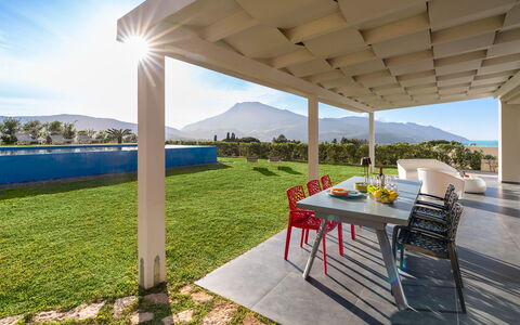 Villa Cinema - Castellammare Del Golfo, Sicilia: Cielo, Propiedad, Edificio, Planta, Sombra, Porche, Árbol, Madera, Agua, Cabaña