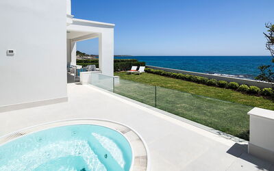 Mariposa - Fontane Bianche, Sicilia: Agua, Cielo, Propiedad, Edificio, Azur, Planta, Piscina, Sombra, Ocio, Agua