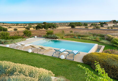 Splendida - Modica, Sicilia: Planta, Cielo, Edificio, Agua, Piscina, Azur, Árbol, Paisaje Natural, El Terreno Del Lote, Rectángulo