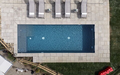 Villa Botinaccio: Agua, Edificio, Azur, Rectángulo, Diseño Urbano, Fachada, Casa, Ladrillo, Bienes Raíces, Punto De Referencia